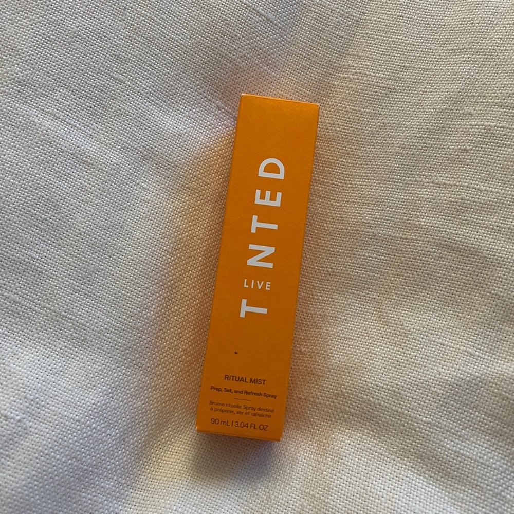 Live Tinted Ritual Mist Spray - Picture 3 of 4